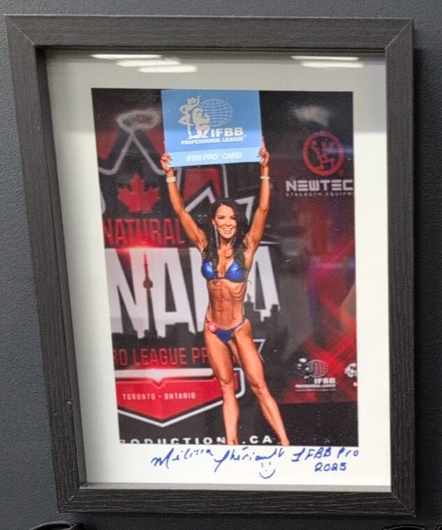 Melissa Theriault winning her natural IFBB pro card